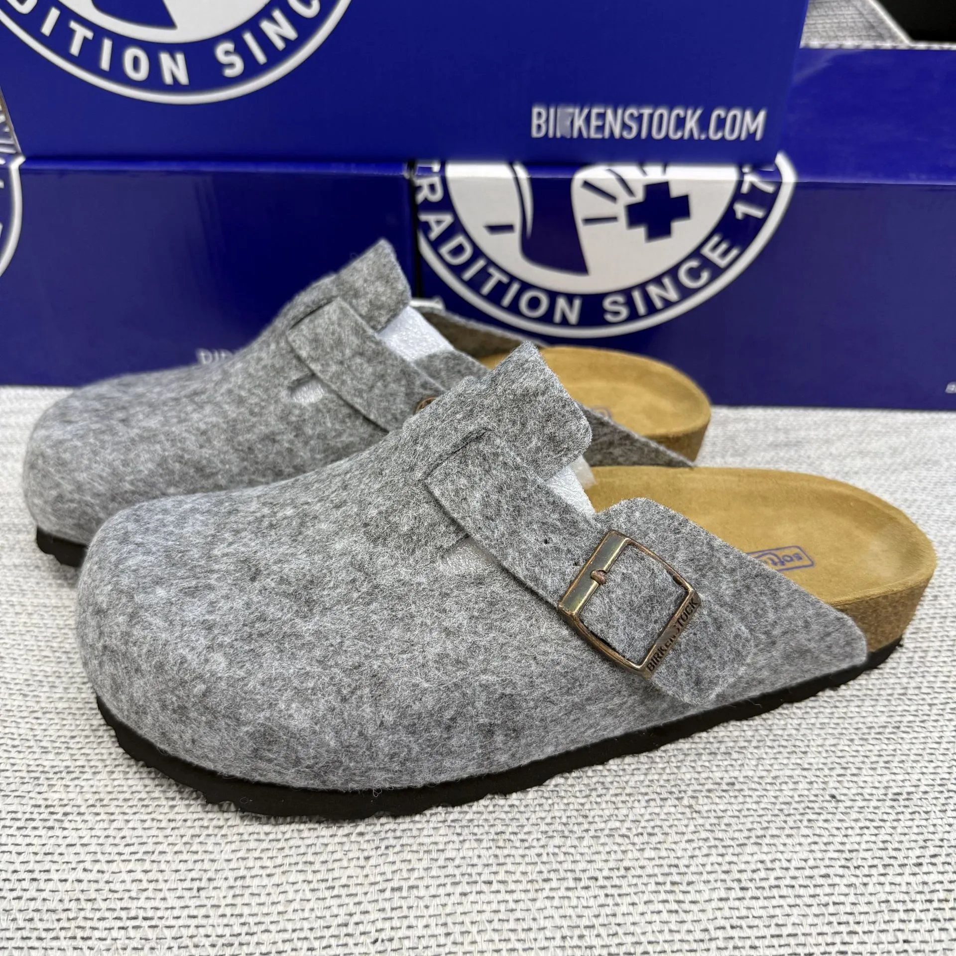 Felt light gray
