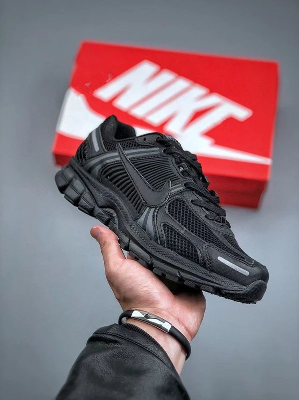 Fomoro All Black