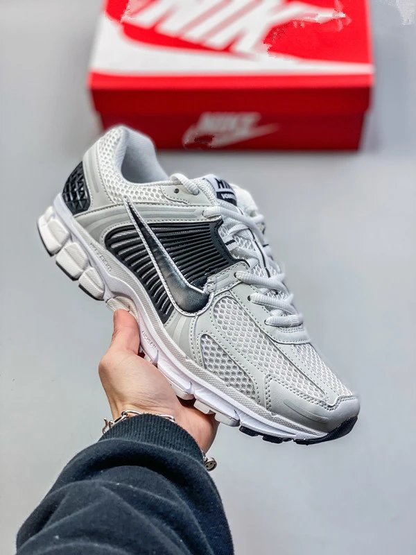 Fomoro White Black