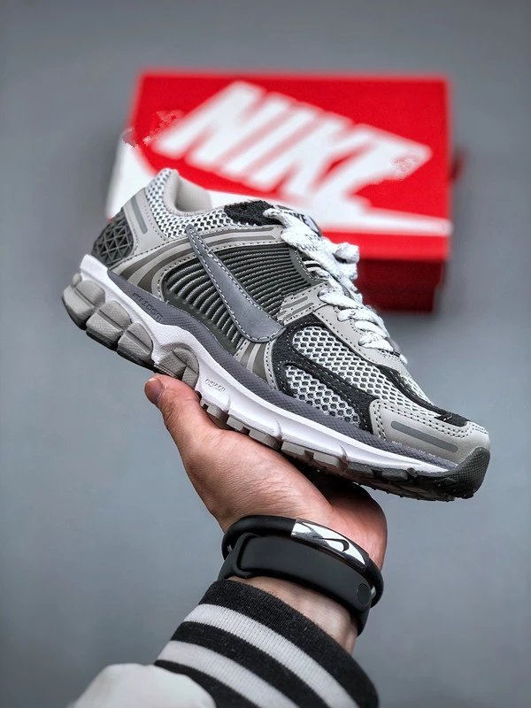 Fomoro Gray