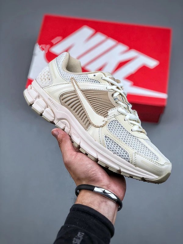 Fomoro Beige White