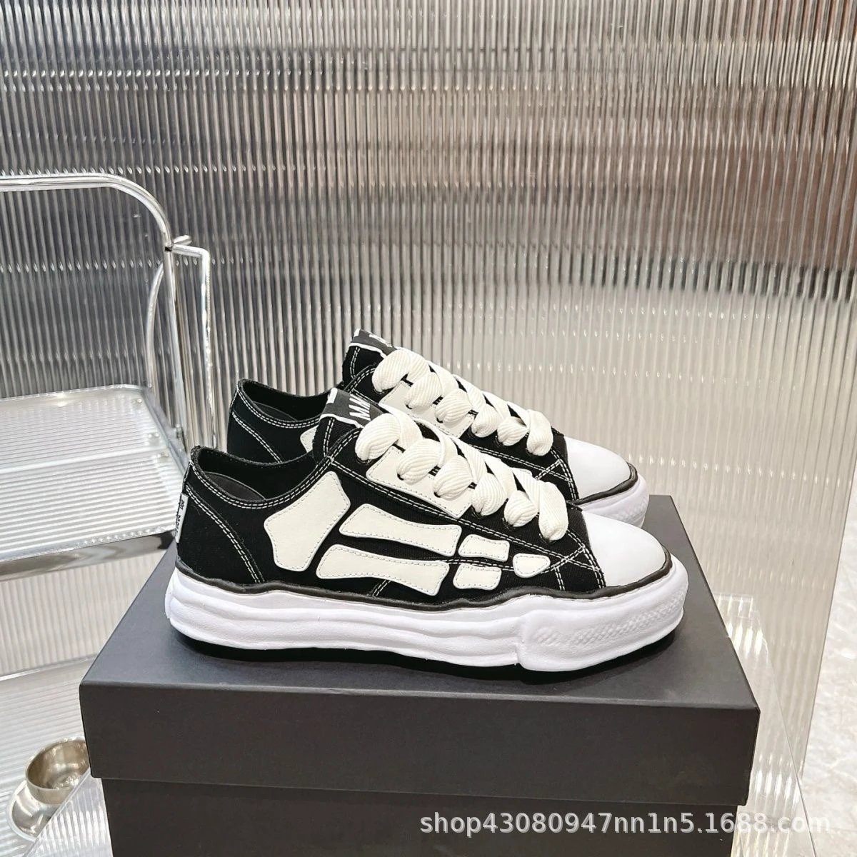 MMY Fashion Board Shoes for Men and Women (WhatsApp ID:+86 183 5004 1558)