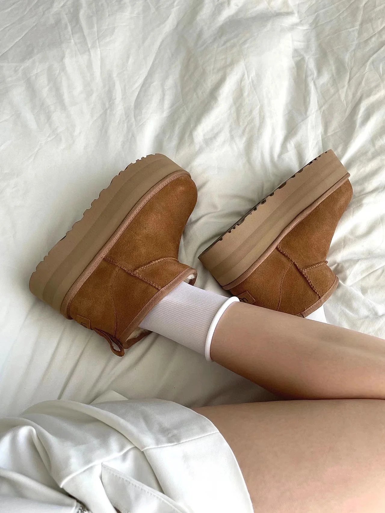 UGG Boots Short fur-lined platform image 4