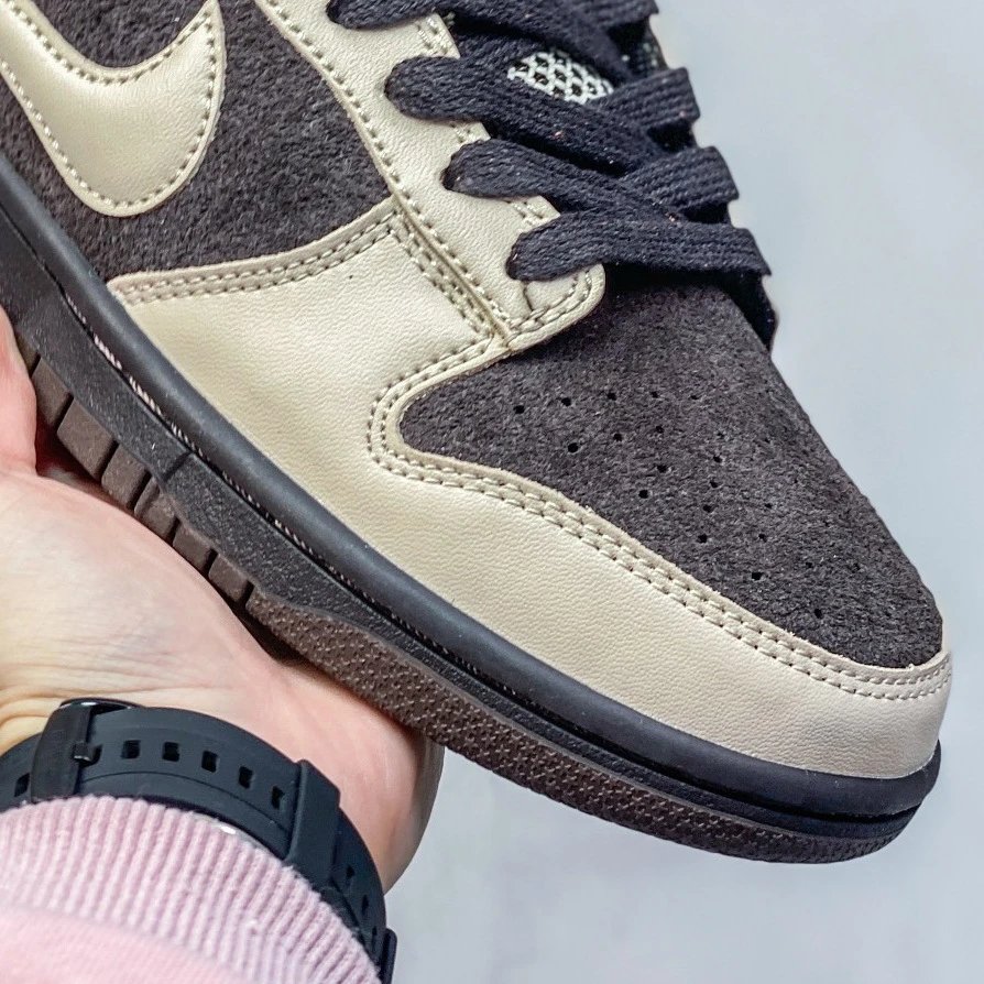 Nike Dunk Low Sneakers