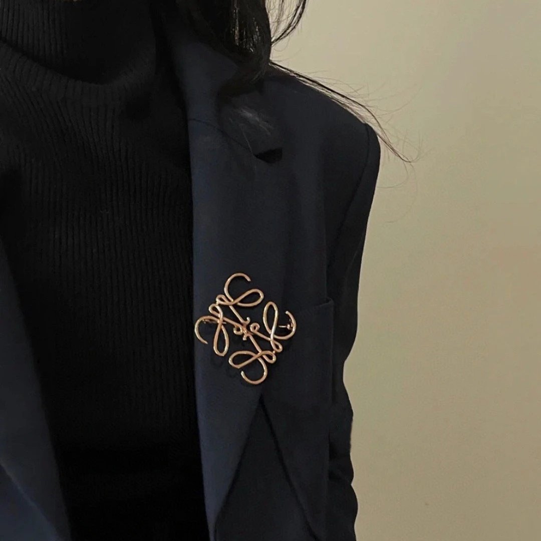 LOEWE brooch – QC photos preview | CnFans  | 7581289523