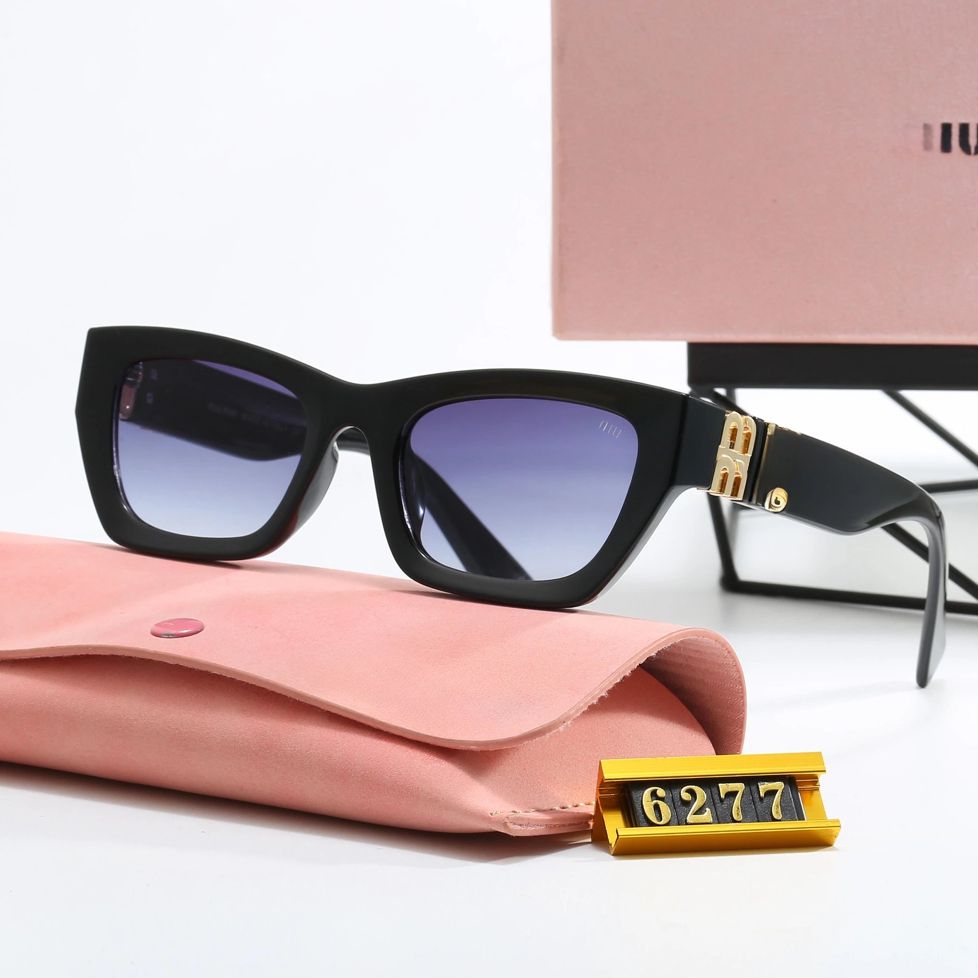 MIU MIU Sunglasses
