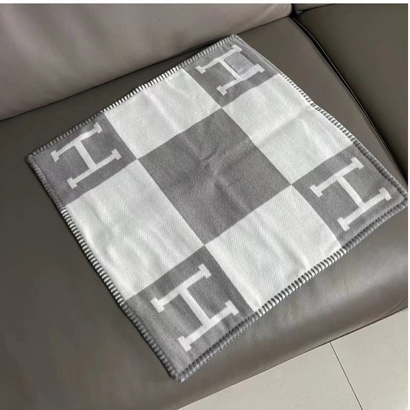 HERaucohouse metallicaES Pillow