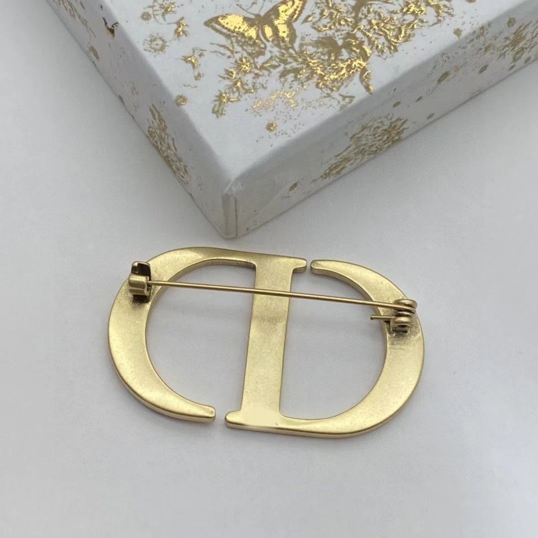 Dior brooch-1