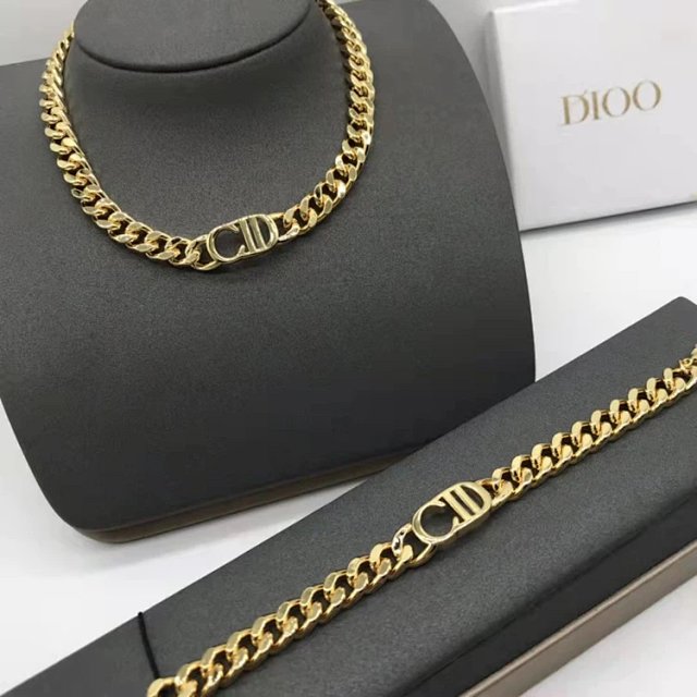 Dior Gold Logo Pearl Earrings Elegant Fashion Jewelry
