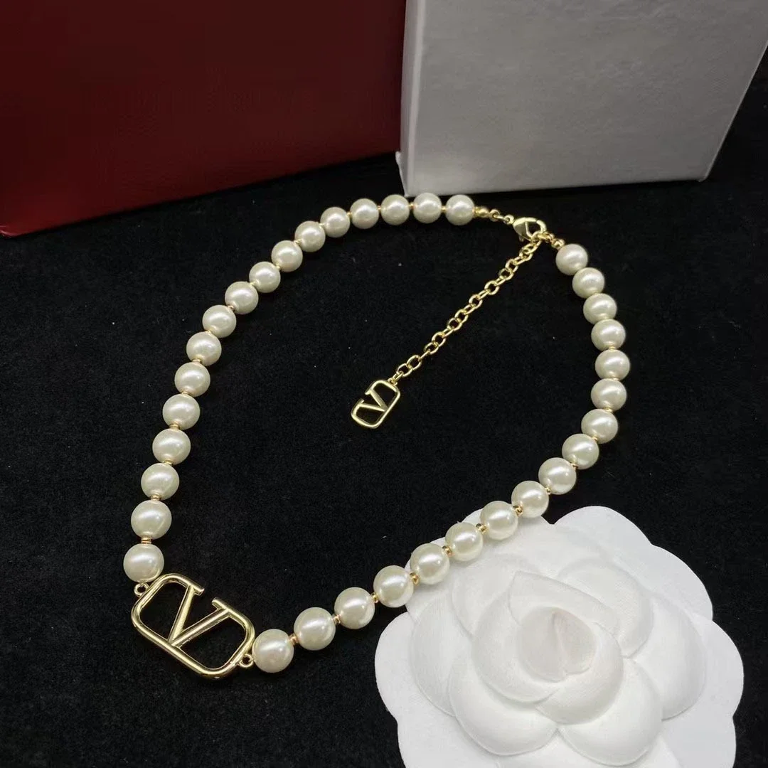 Valentino necklace (1 Color)