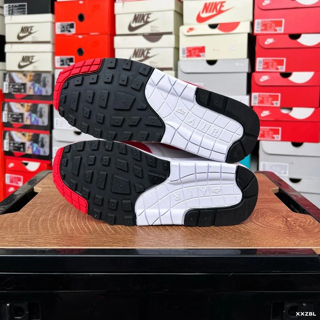 Nike am1 Shoes