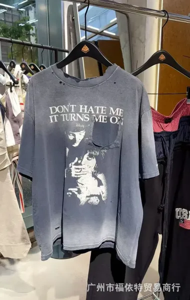 Design 'Don't Hate Me' Distressed Graphic T-Shirt Gray - 1