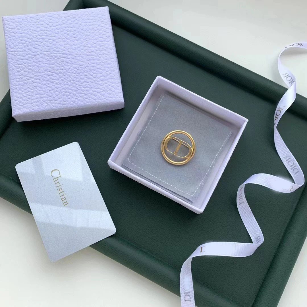 Dior brooch-8
