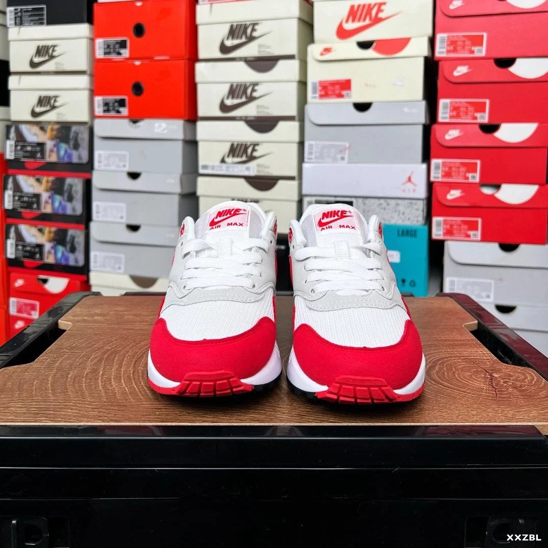 Nike am1 Shoes