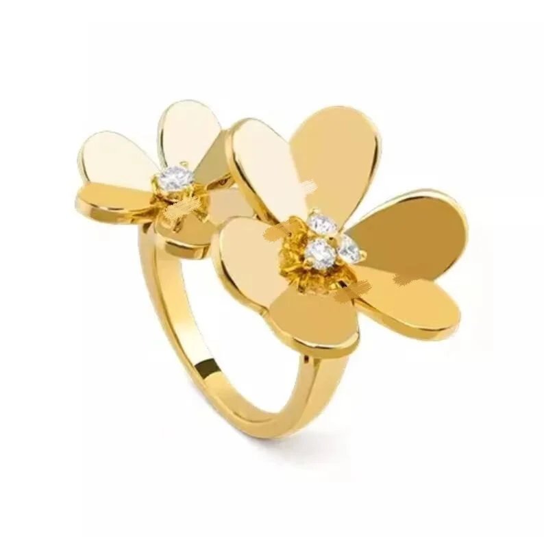 Van Cleef & Arpels ring
