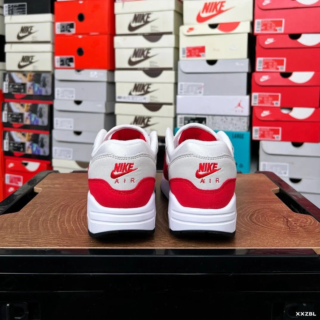 Nike am1 Shoes