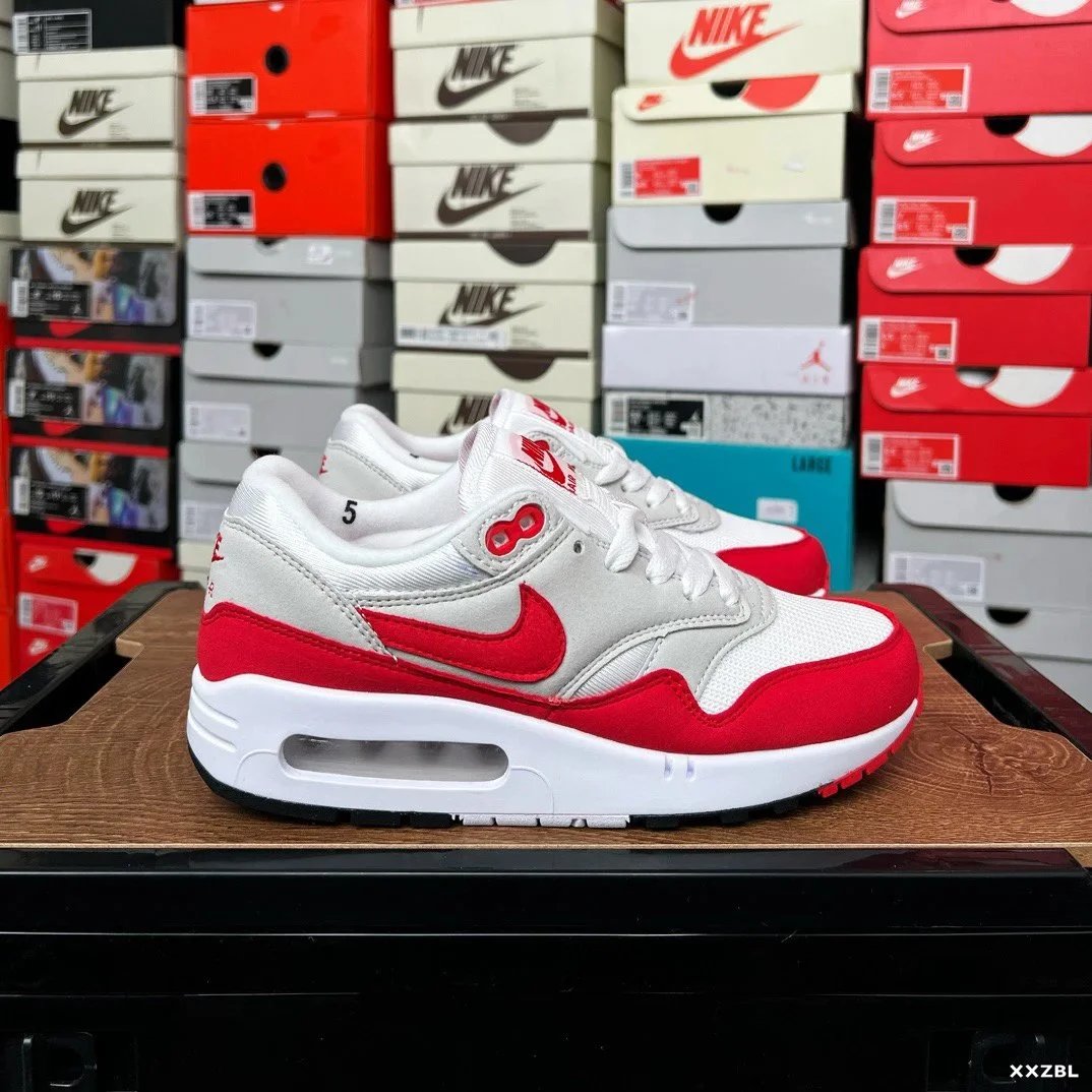 Nike am1 Shoes