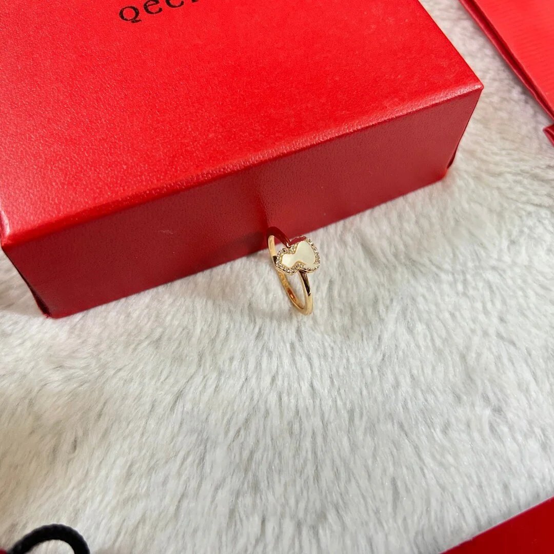Qeelin ring