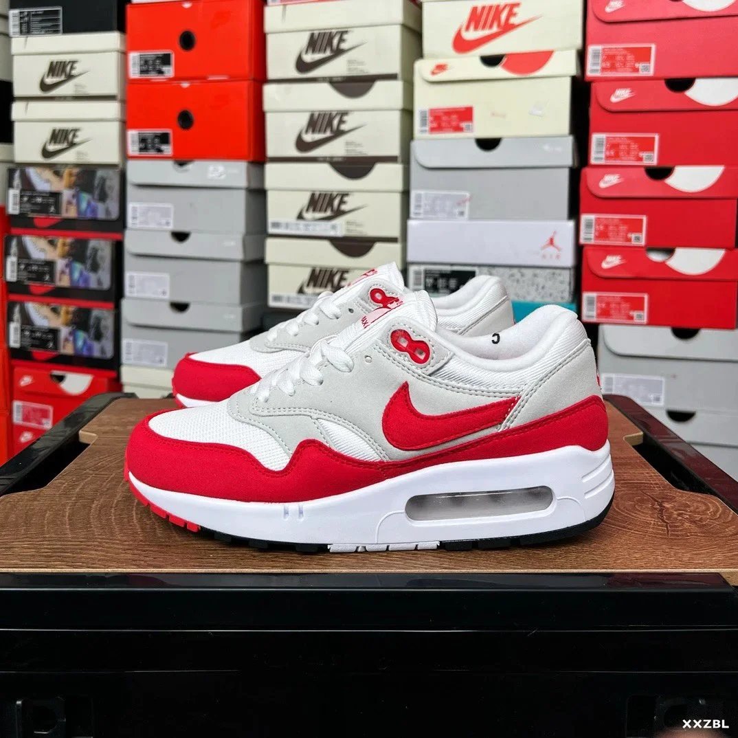 Nike am1 Shoes