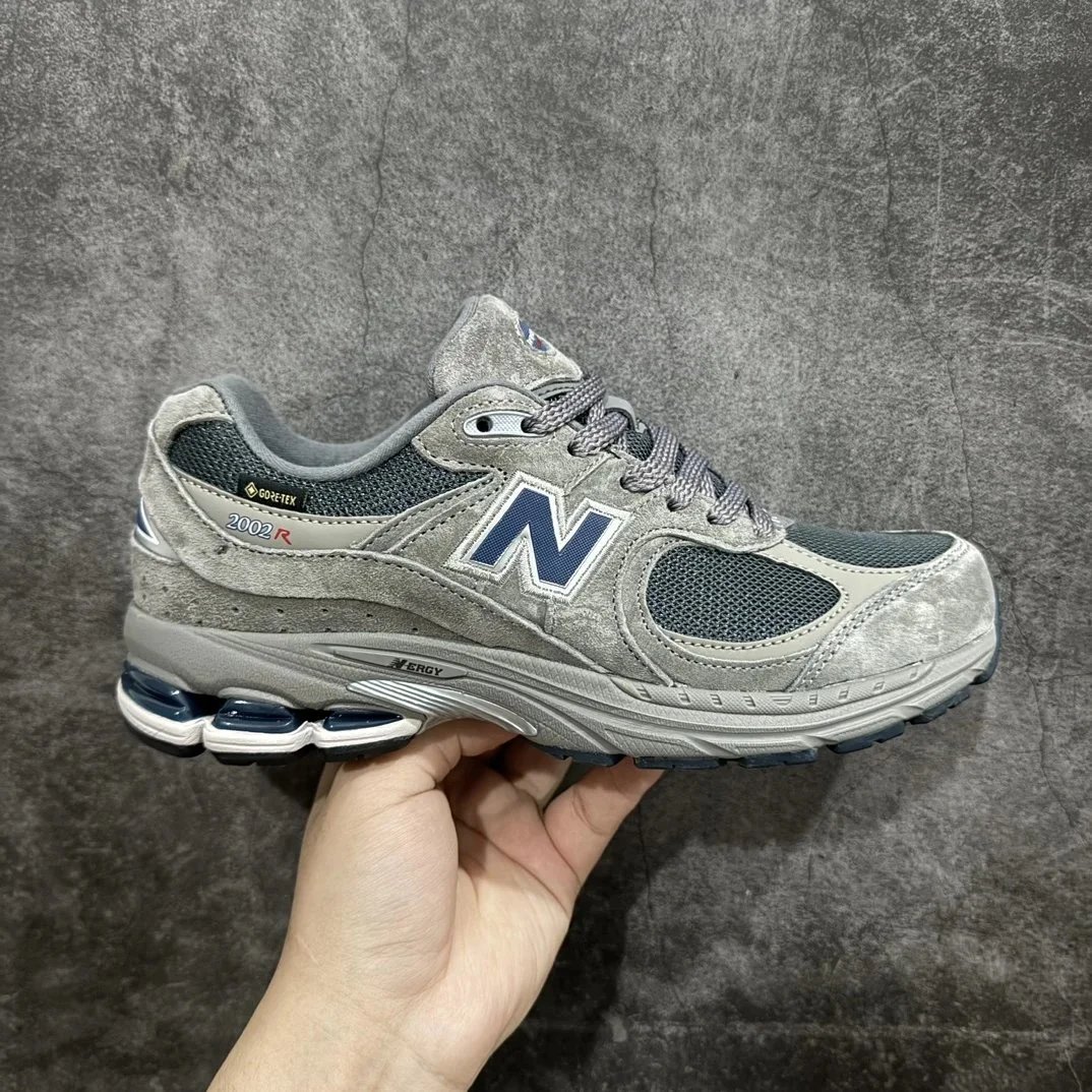NBalce 2002 Shoes-1