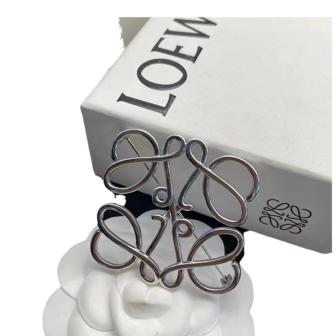 LOEWE brooch