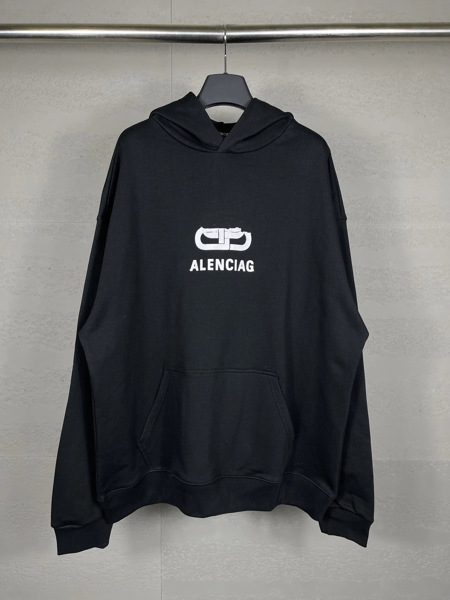 Black (Buckle Letter Print)
