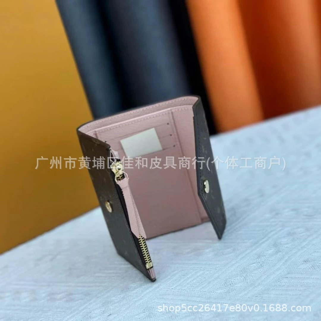 Women's Leather Tri-Fold Wallet photo 3