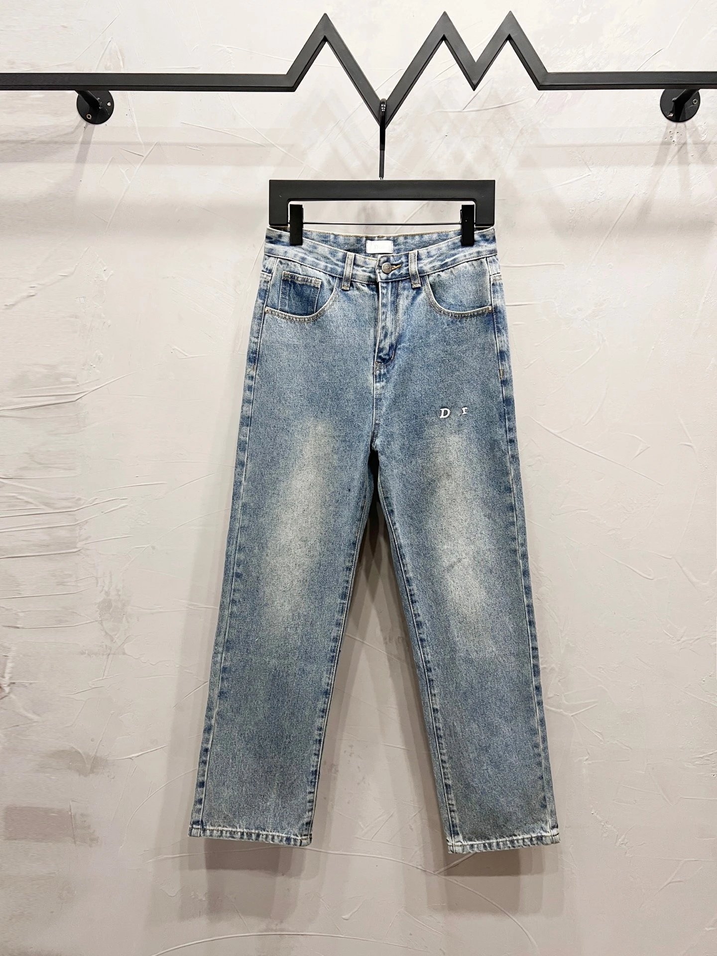Embroidered Relaxed Jeans photo 4