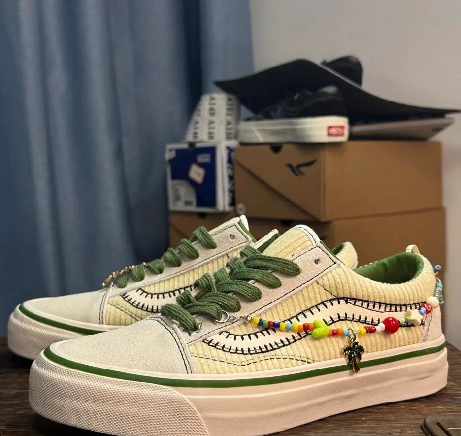 White green VN000EGYCRM