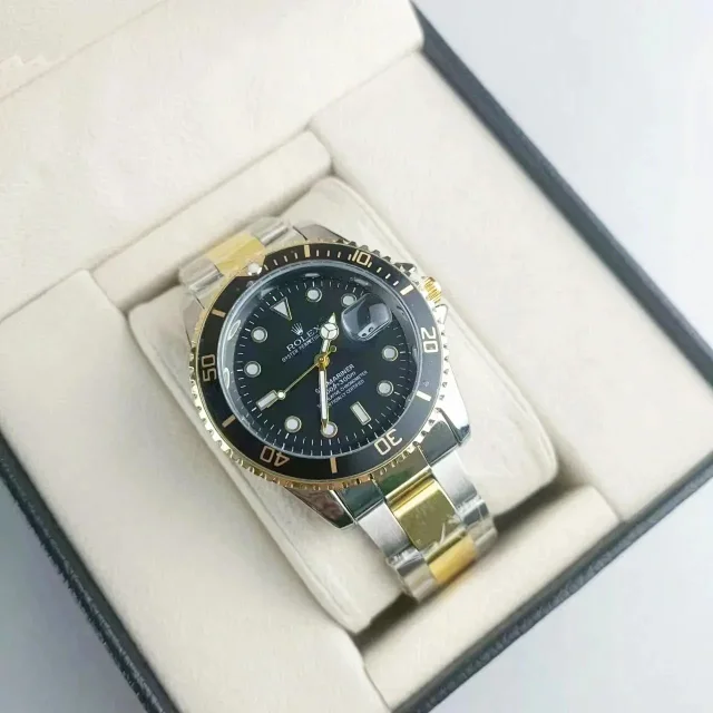 Rolex Watches Submariner Date diver watch with rotating bezel and metal link bracelet product detail image 3