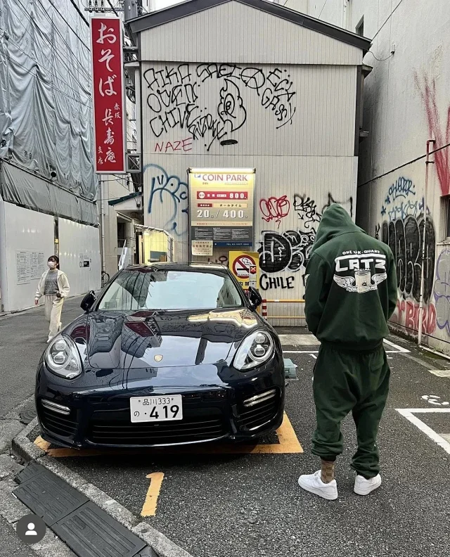 Corteiz Hoodies & Sweatshirts Zip-Up Hooded Sweatshirt with Rules the World Graphic product detail image 4