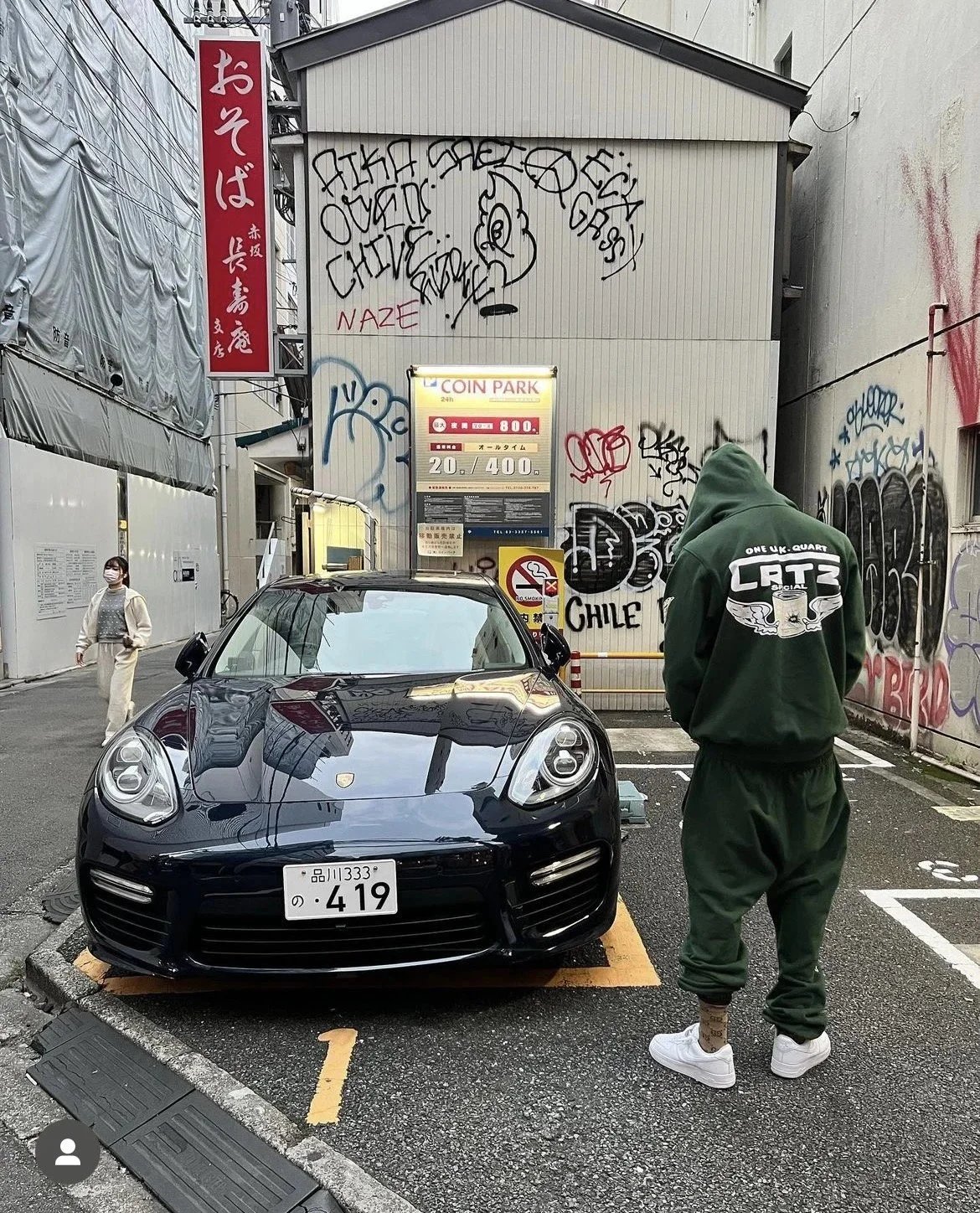 Corteiz Hoodies & Sweatshirts Zip-Up Hooded Sweatshirt with Rules the World Graphic image 3