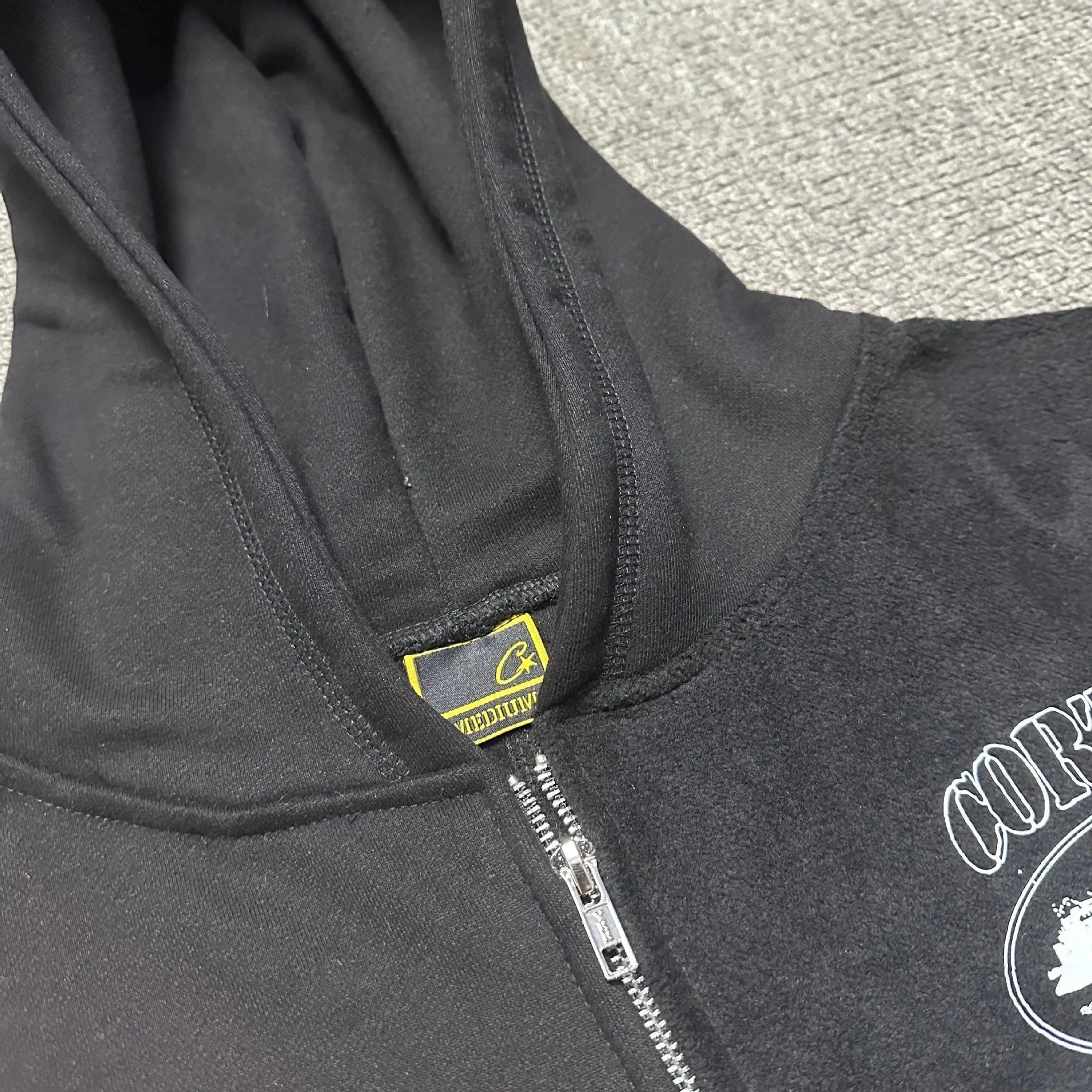 Corteiz Hoodies & Sweatshirts Zip-Up Hooded Sweatshirt with Rules the World Graphic image 8