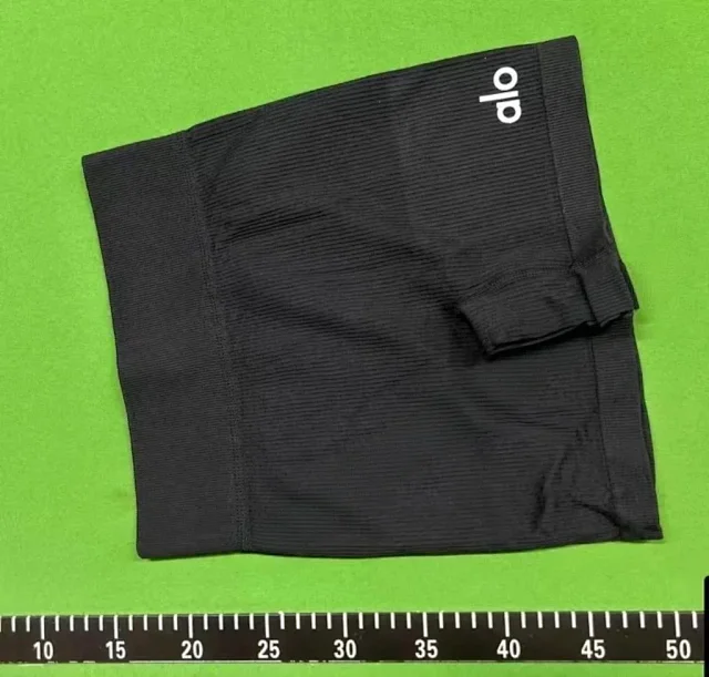 Alo Matching Sets Ribbed long-sleeve crop top and high-waisted shorts set product detail image 5