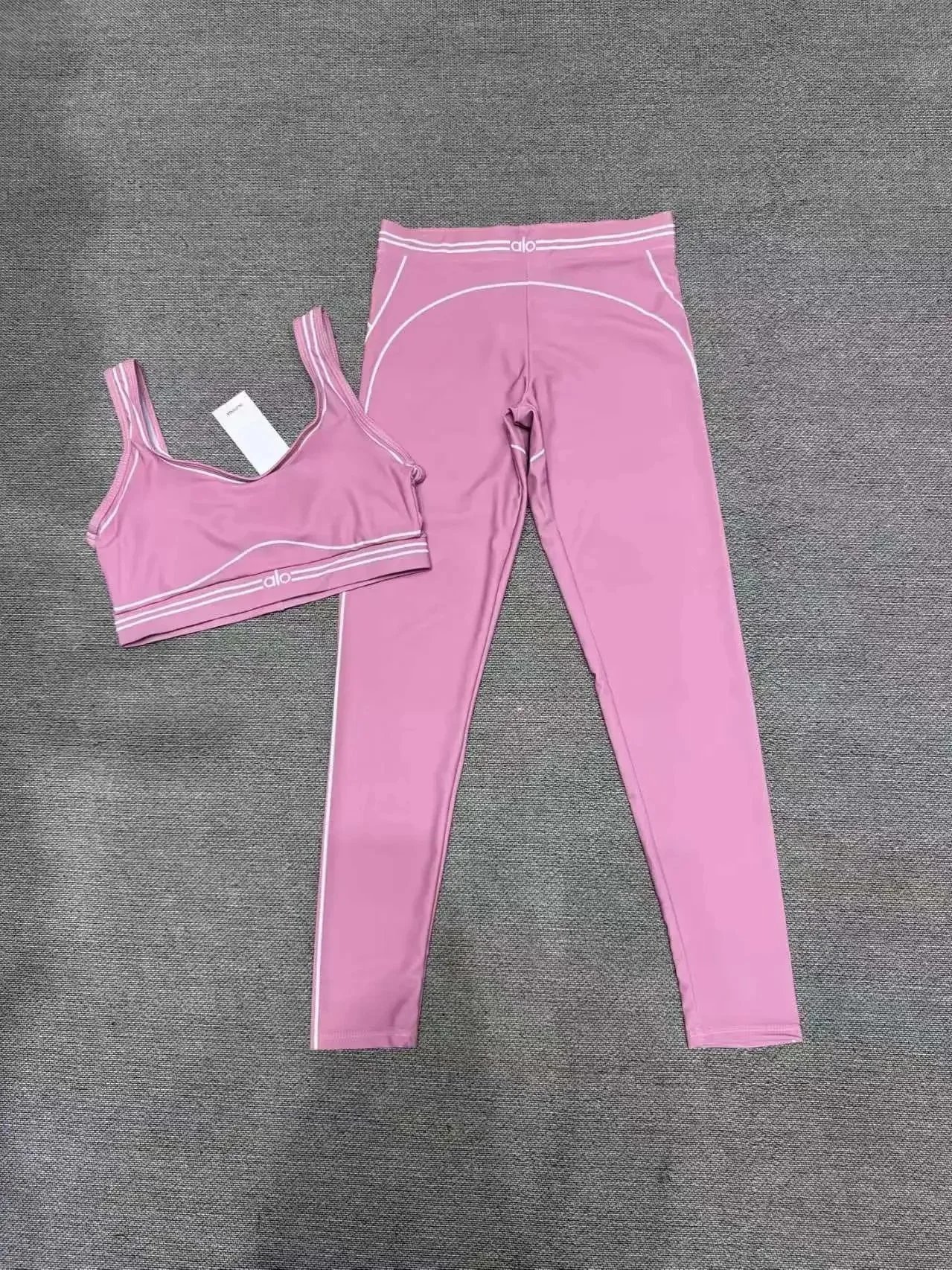 Alo Matching Sets Ribbed long-sleeve crop top and high-waisted shorts set — Jiuhong color [Set: top and pants]