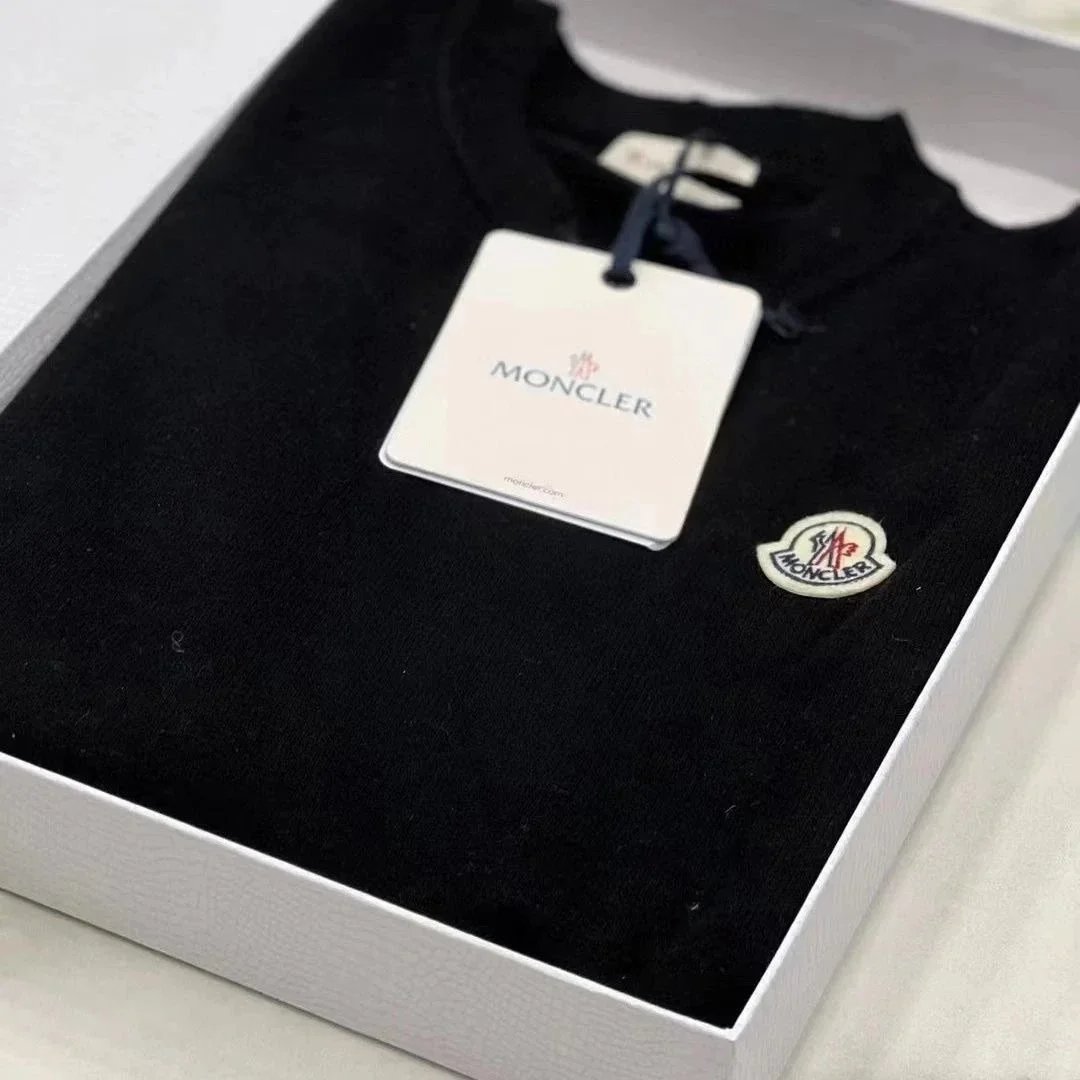 Moncler Knitwear Logo-Patch Crewneck Knit Sweater — High Quality-1