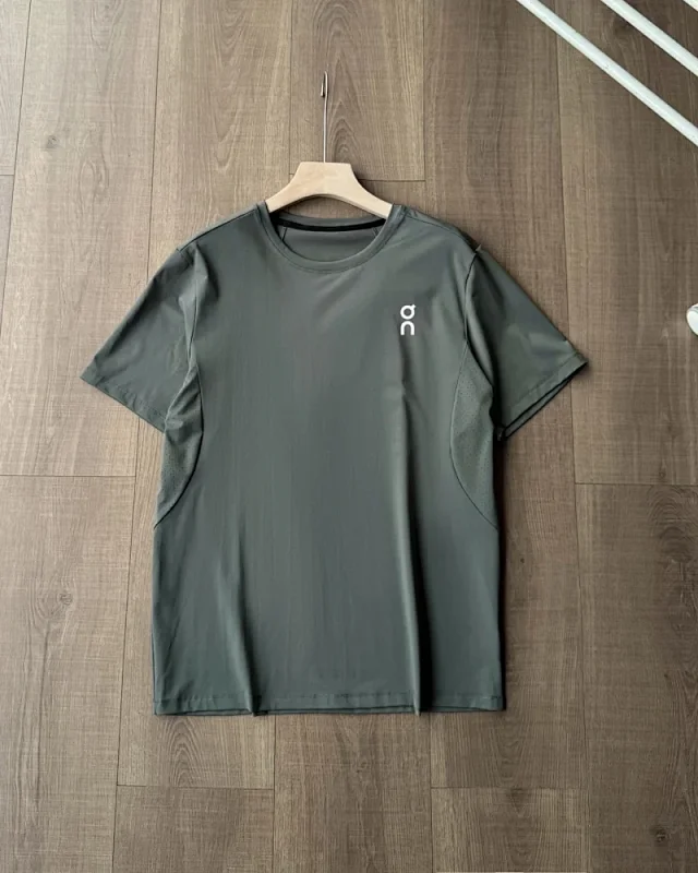 On T-Shirts Crew-Neck Performance T-Shirt with Ventilated Side Panels product detail image 4