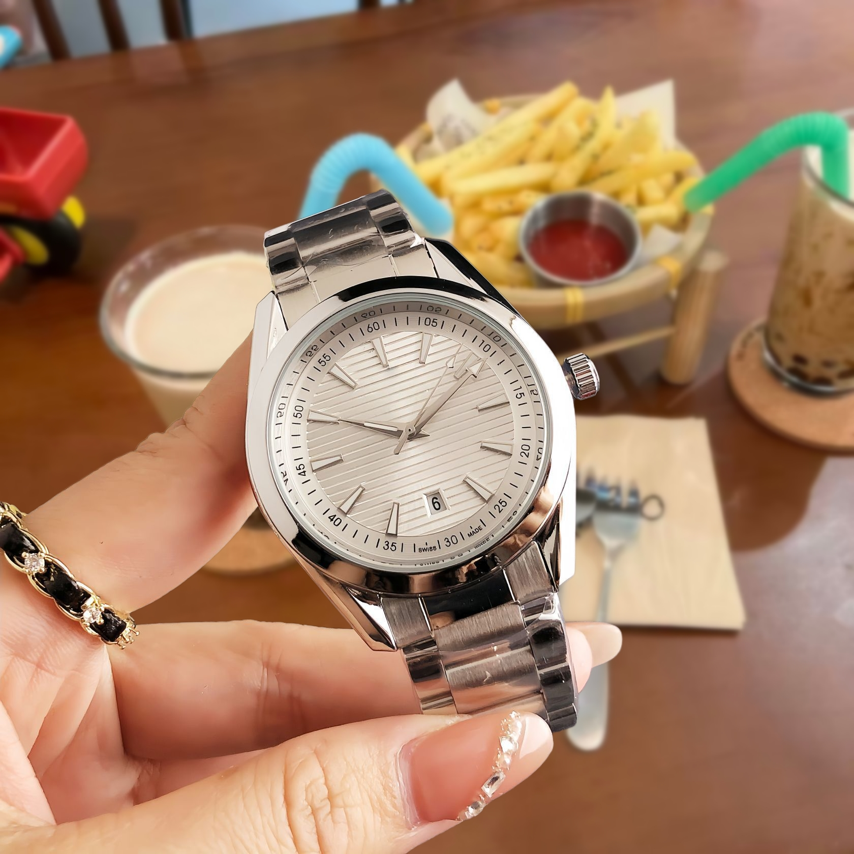Unbranded Watches Analog Date-Display Wristwatch — 2