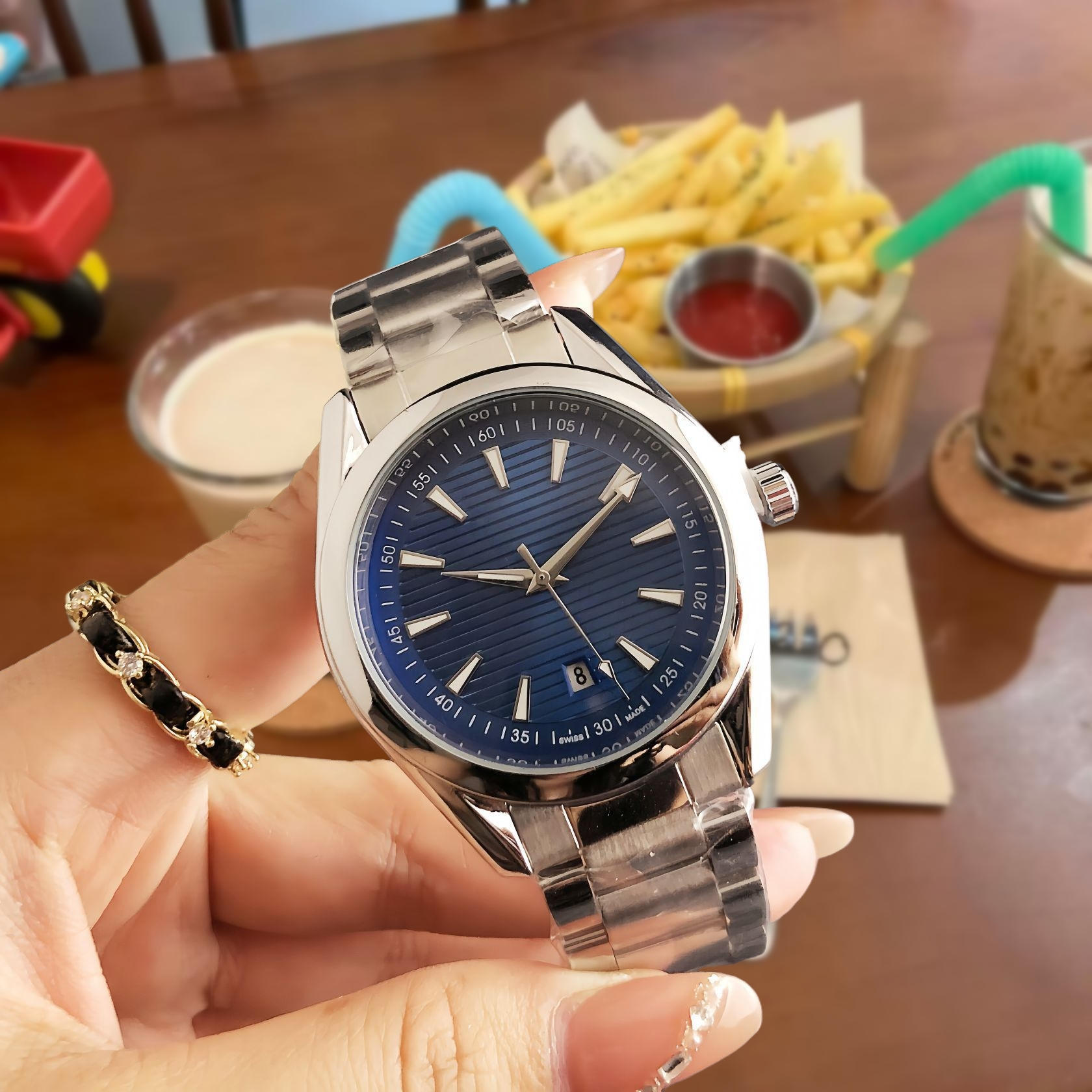 Unbranded Watches Analog Date-Display Wristwatch — 4