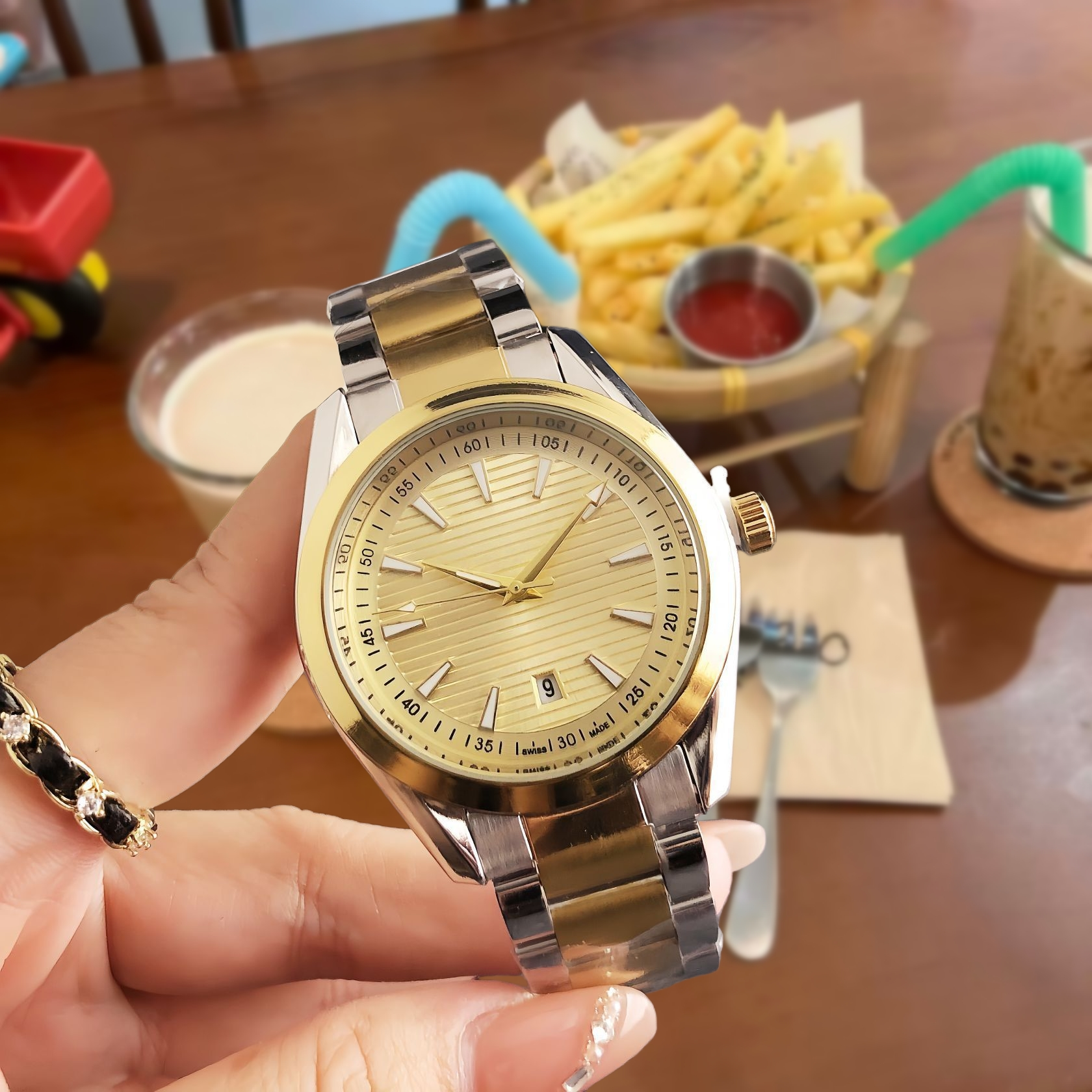 Unbranded Watches Analog Date-Display Wristwatch — 5