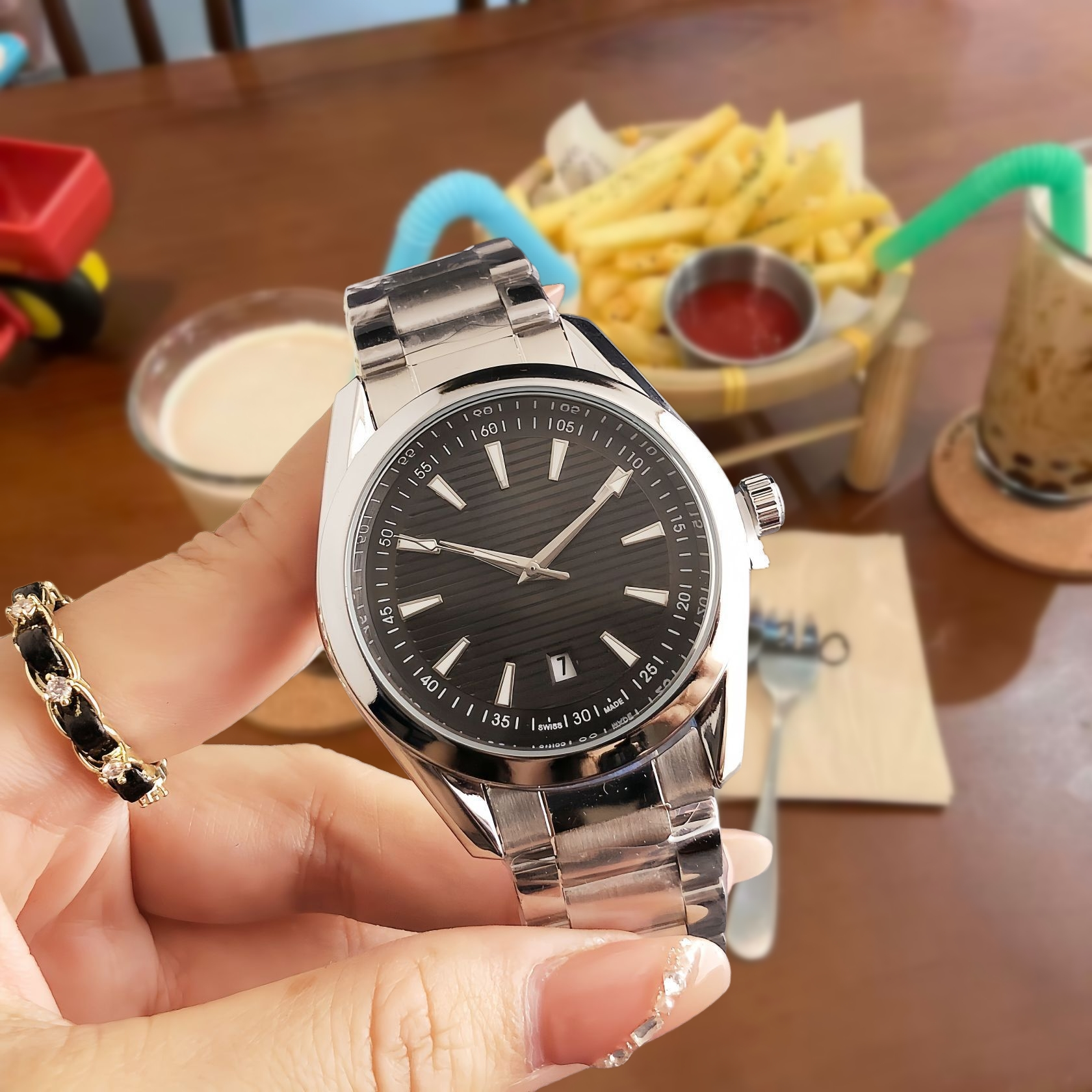 Unbranded Watches Analog Date-Display Wristwatch — 6