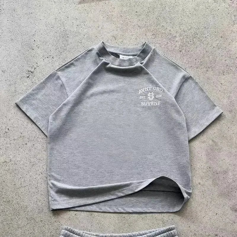 Unbranded T-Shirts Short-Sleeve Raglan T-Shirt with Chest Graphic — Gray T-shirt