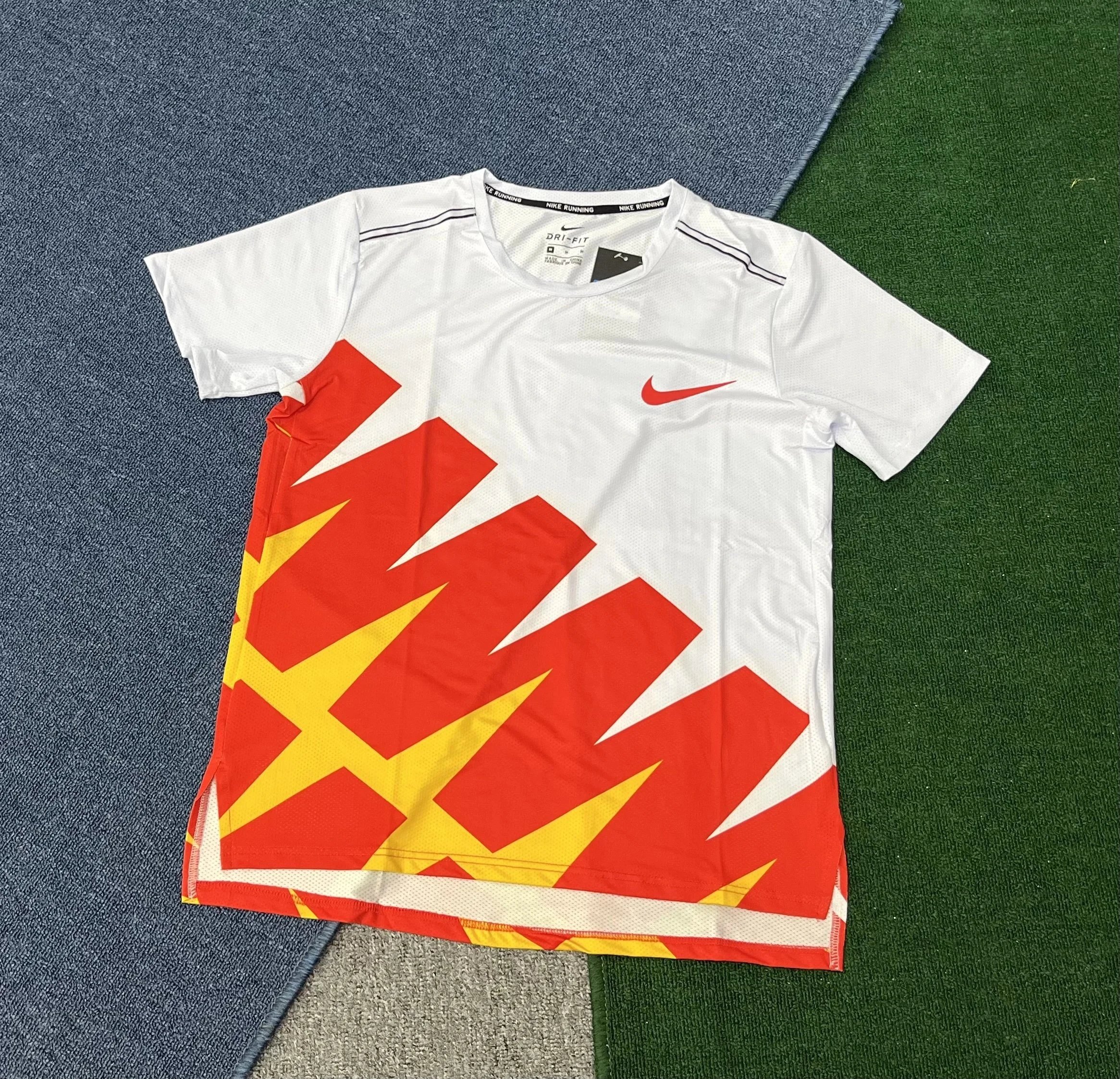 Nike T-Shirts Running Division graphic — 35