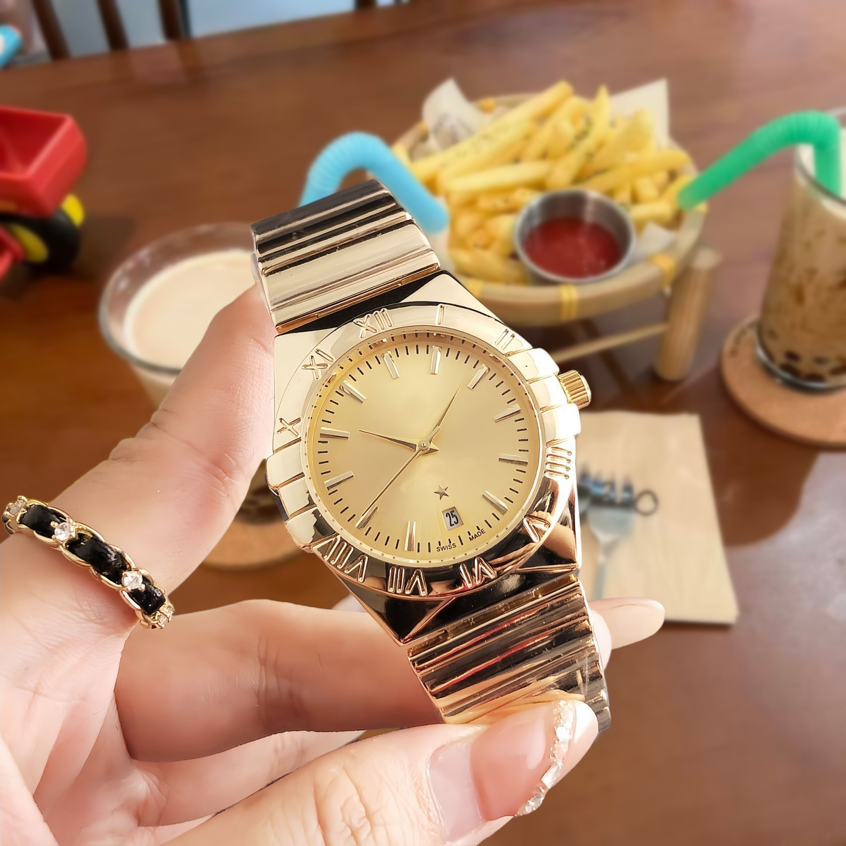 Unbranded Watches Analog Date-Display Wristwatch image 1