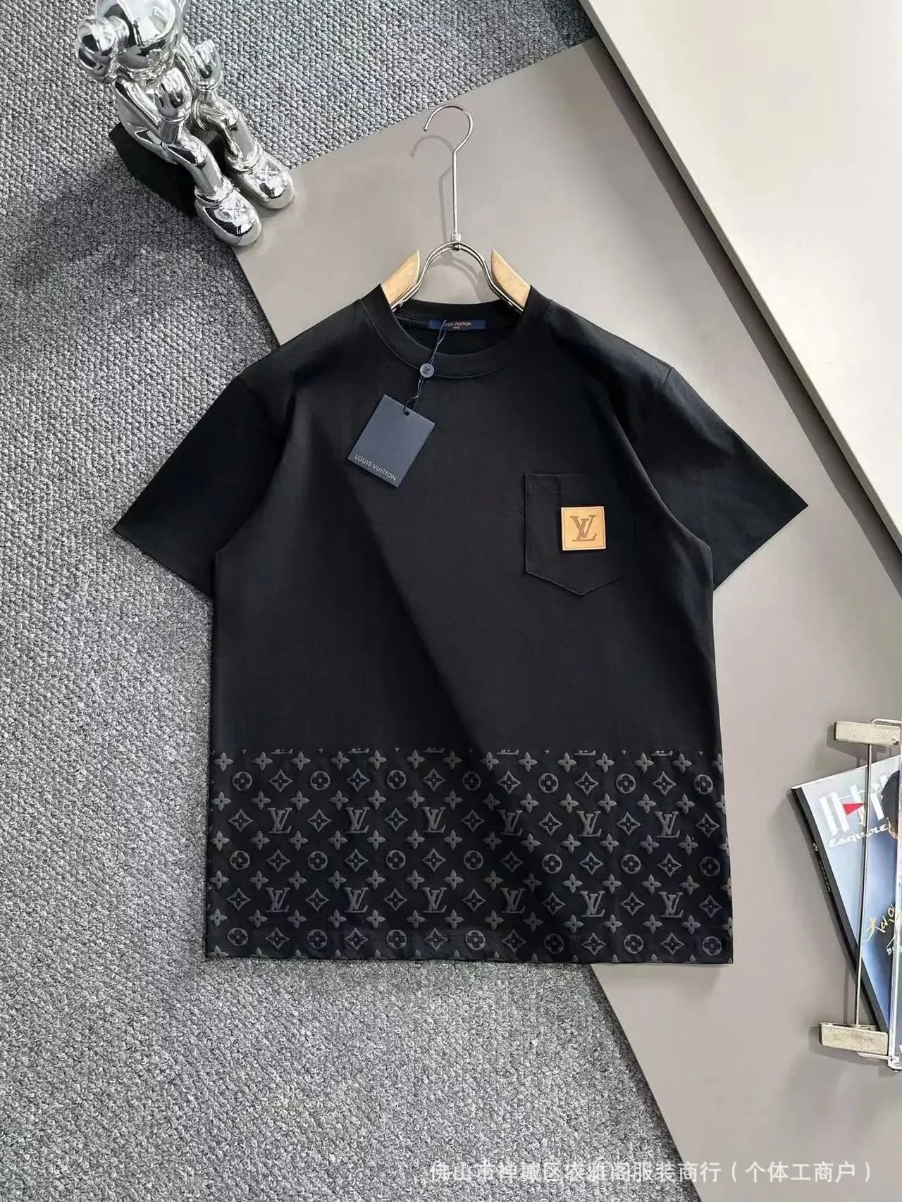 Louis Vuitton T-Shirts Short-Sleeve Graphic Logo T-Shirt — Black.