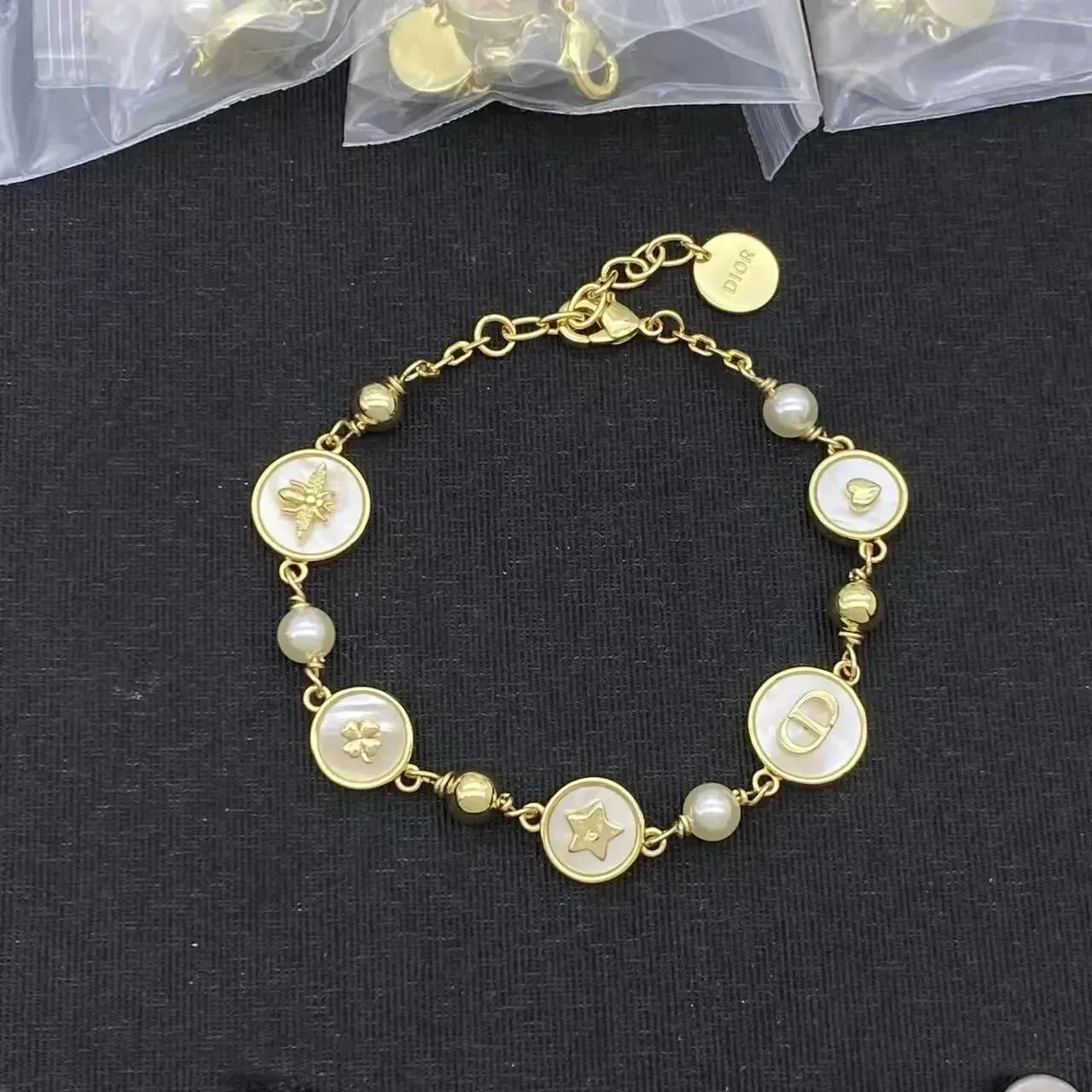 Unbranded Jewelry Floral Butterfly and Leaf Charm Necklace — Bracelet (shell)