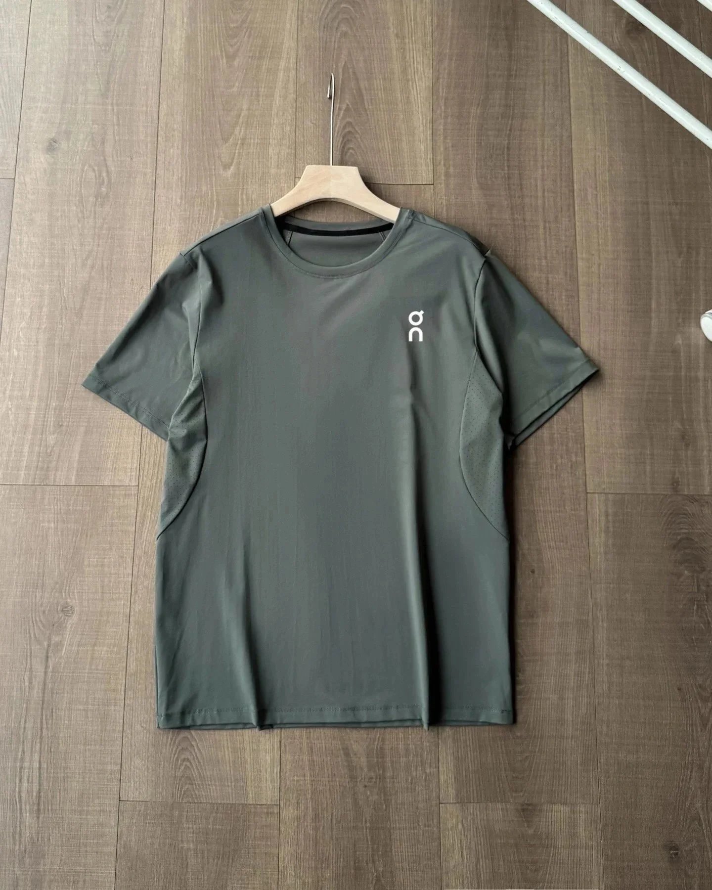 On T-Shirts Crew-Neck Performance T-Shirt with Ventilated Side Panels — 04