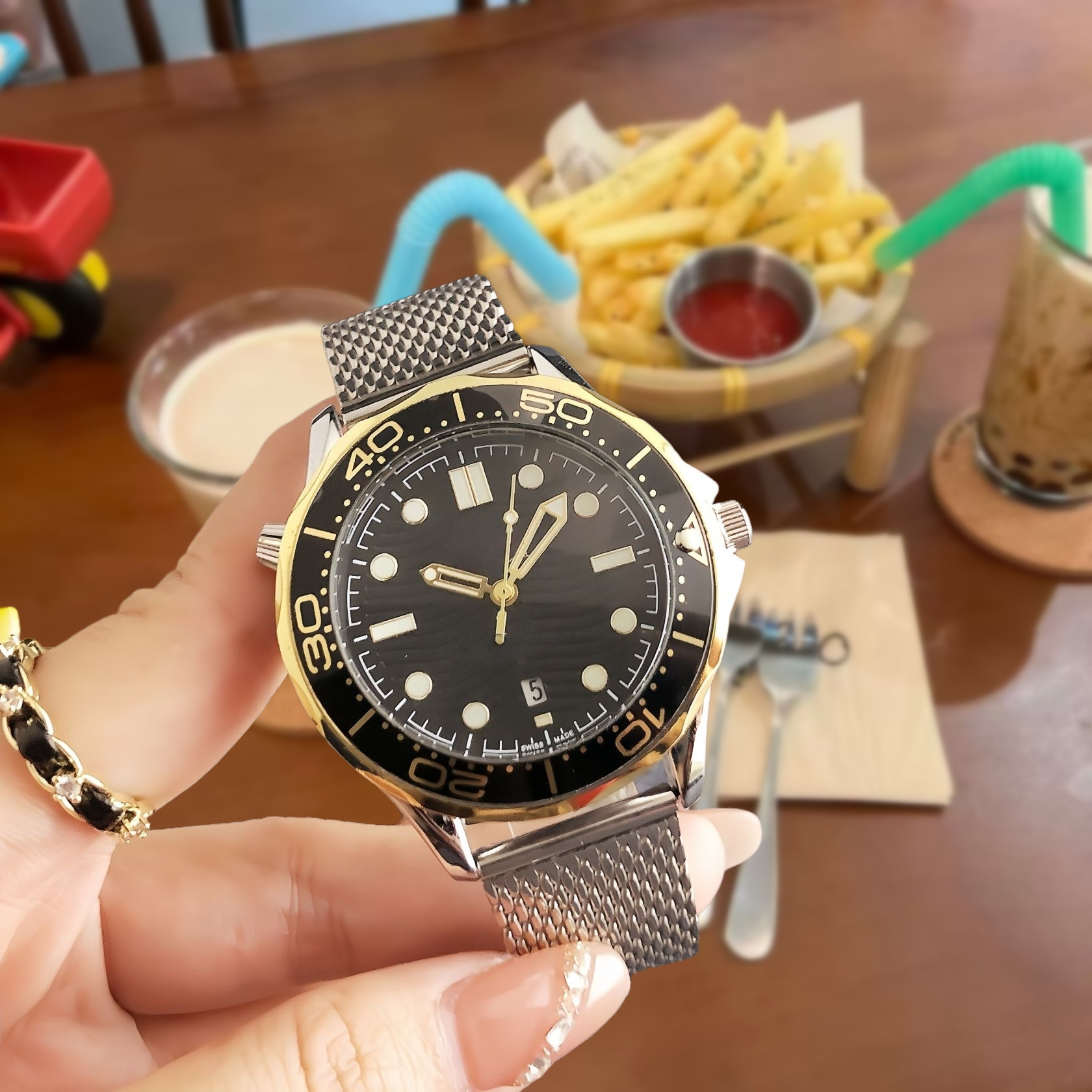 Unbranded Watches Analog Date-Display Wristwatch — 20
