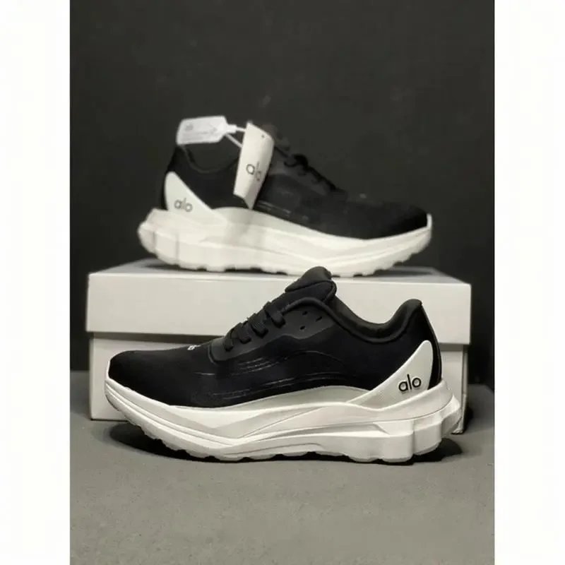 Alo Sneakers Mesh lace-up chunky sole — Black and white
