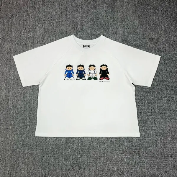 Design MESTRA x FOOT LOCKER Four Characters White T-Shirt T-Shirts - 1